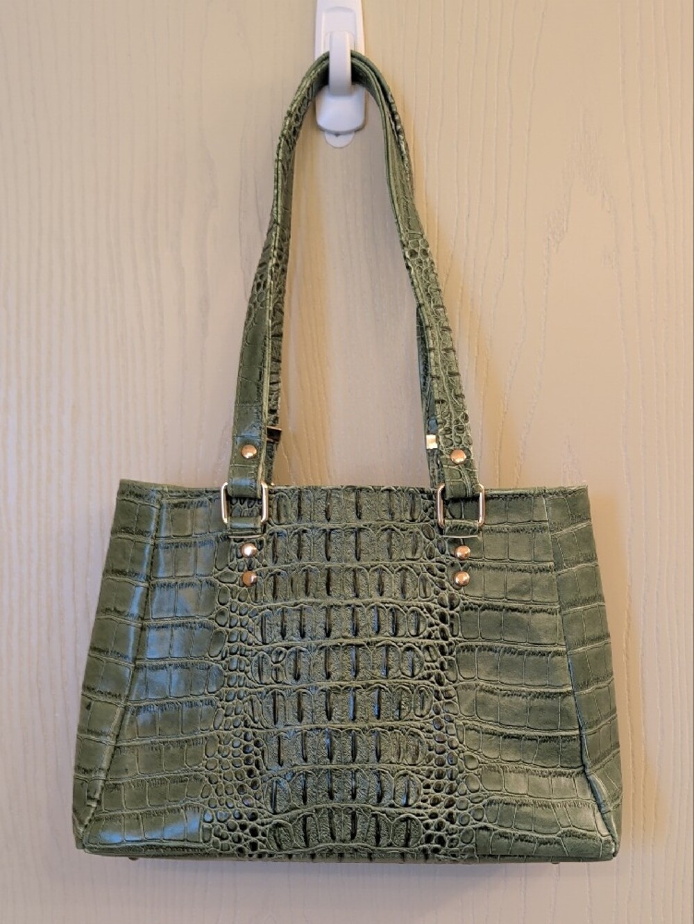 Tessaroo Vintage Green Croc Embossed Shoulder Bag with Tassel | Faux Leather - Picture 2 of 14
